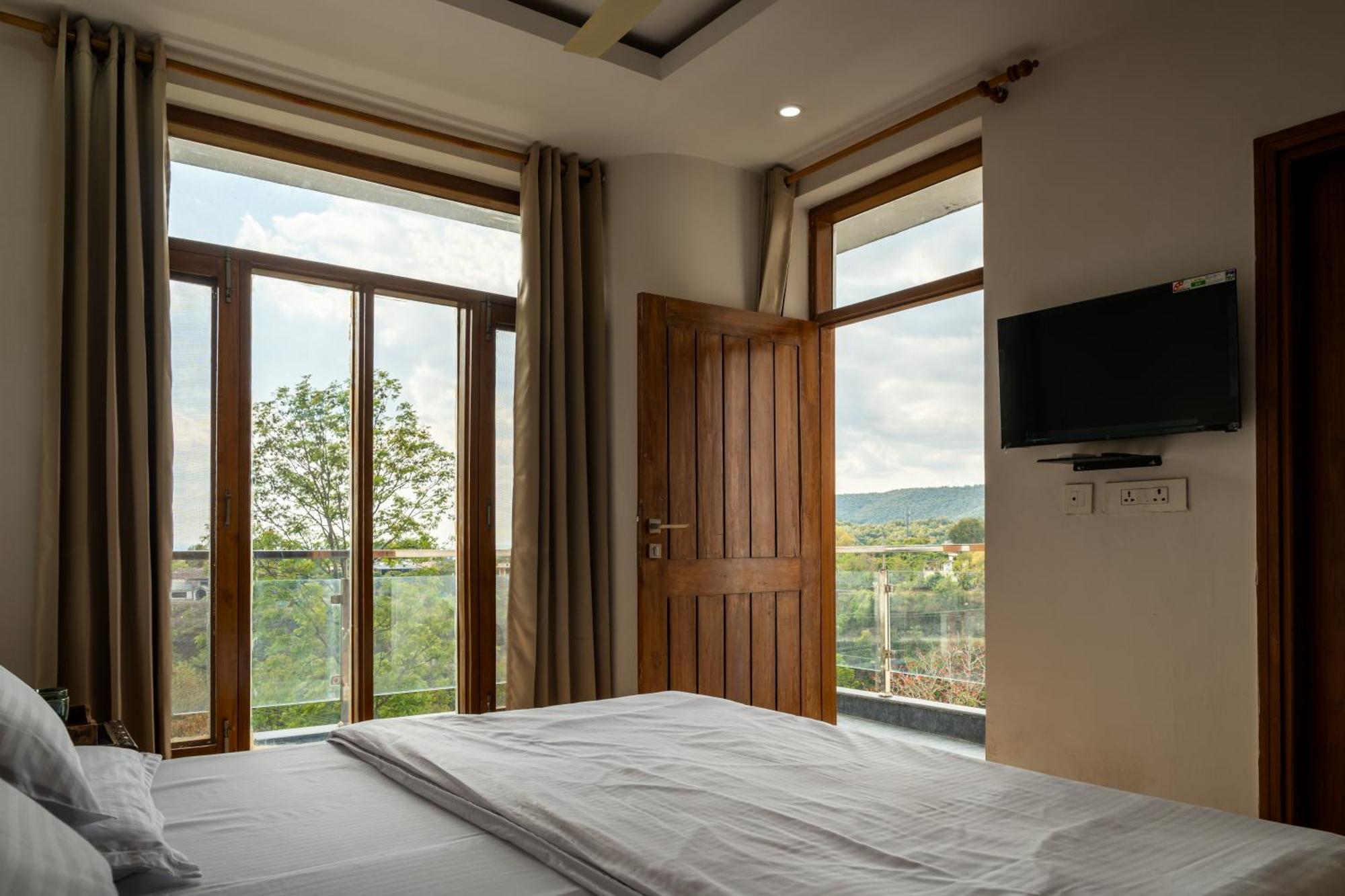 Restnation By The Staycationer Dehradun Exterior photo